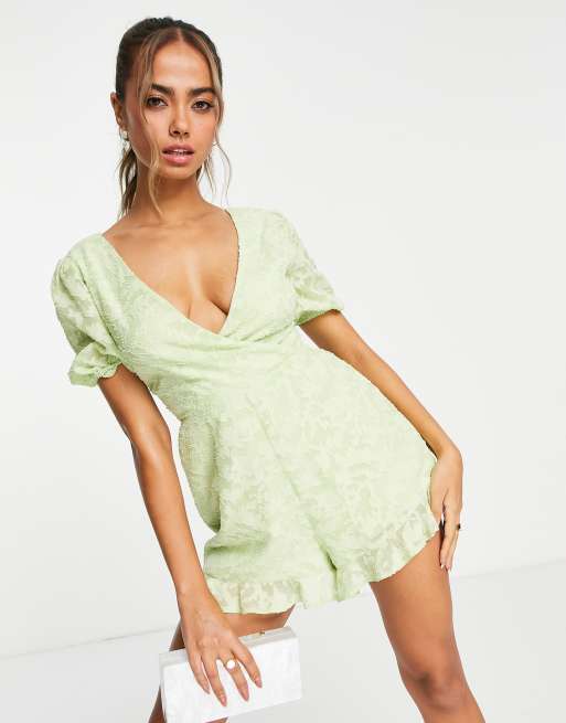Miss Selfridge – Wickel-Playsuit in Salbeigrün mit Struktur und Bindedetail am Rücken		, 2 von 4