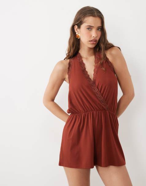 Miss Selfridge Wickel-Playsuit mit Bogenkanten-Spitzenbesatz in Rostrot - view 1