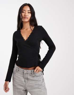 Miss Selfridge - Wickeloberteil aus Pointelle-Strick in Schwarz