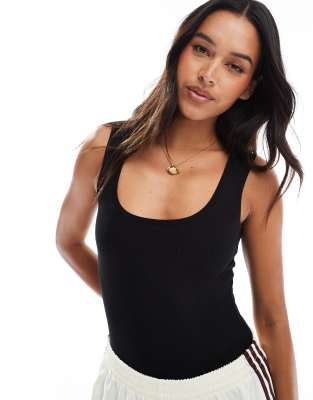 wide scoop bodysuit in black