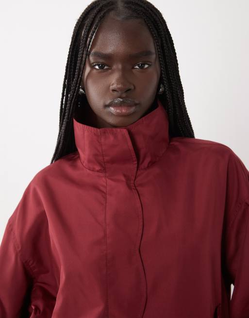 Miss Selfridge Windbreaker mit Bogenkantendetail in Kirschrot, 3 von 4