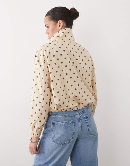 Miss Selfridge – Windjacke mit schokobraunen Polka Dots und Muschelsaum, 3 von 4