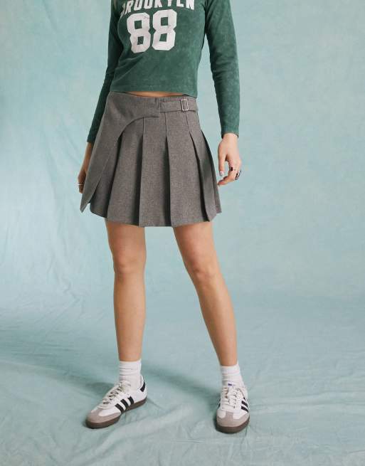 Miss Selfridge wrap over buckle pleated skirt in grey, 4 of 5