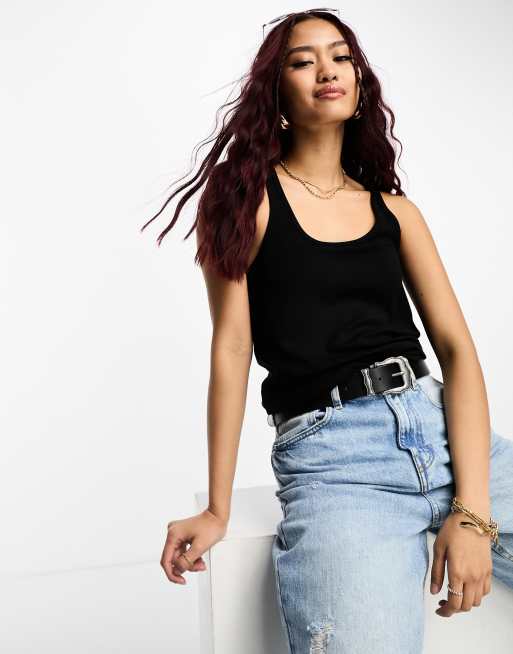 Miss Selfridge - Zacht geribbeld hemdtopje met lange pasvorm in zwart