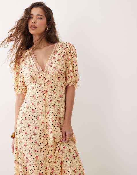 Miss Selfridge – Zapinana na guziki żółta sukienka maxi we wzór w róże zdobiona koronką - view 1