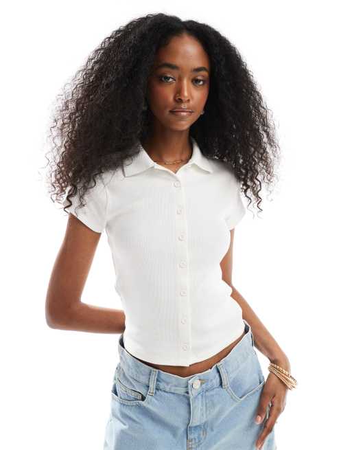Miss Selfridge – Zapinany na guziki biały top z kołnierzykiem polo