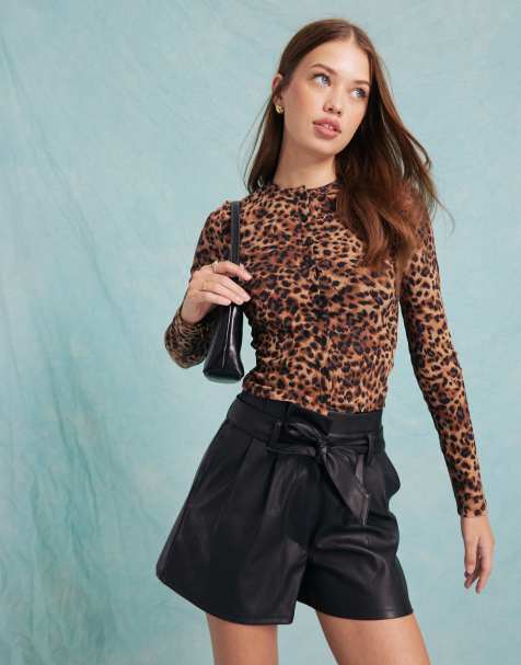 Miss Selfridge – Zapinany na guziki prążkowany kardigan ze wzorem w cętki - view 1