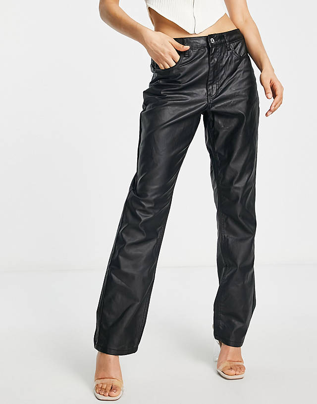 Missguided Petite - Missgudied Petite Wrath coated high wisted jeans in black