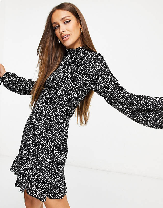 Missguided - a-line dress with high neck in black leopard