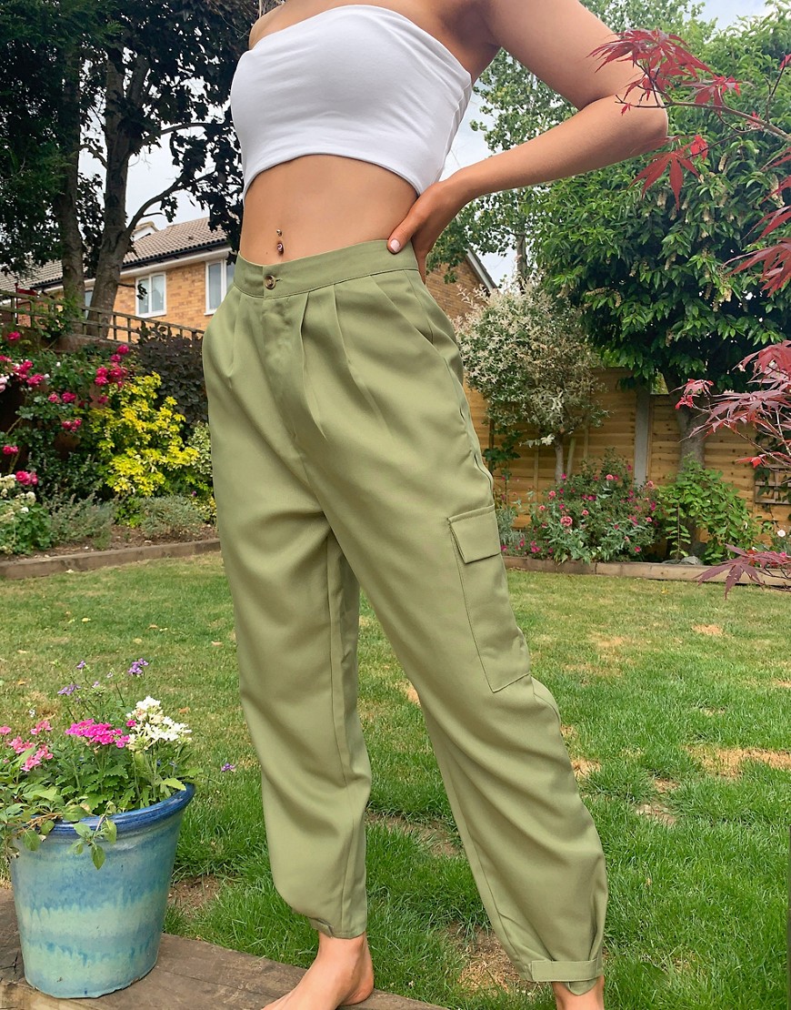 Missguided balloon cargo trousers in khaki-Green