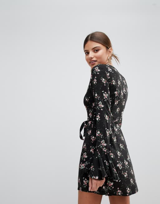 Bedrucktes V mit schwarz Kleid Missguided Ausschnitt 8UwRzzq