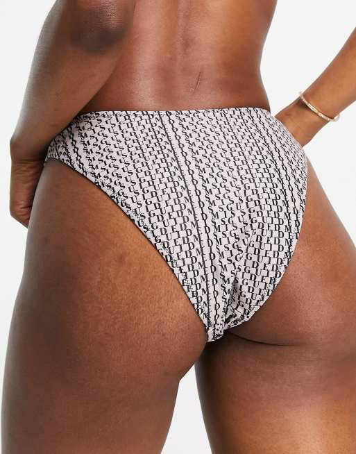 Missguided – Boomerang – Bikiniunterteil in Taupe mit Logo-Print, 2 von 4