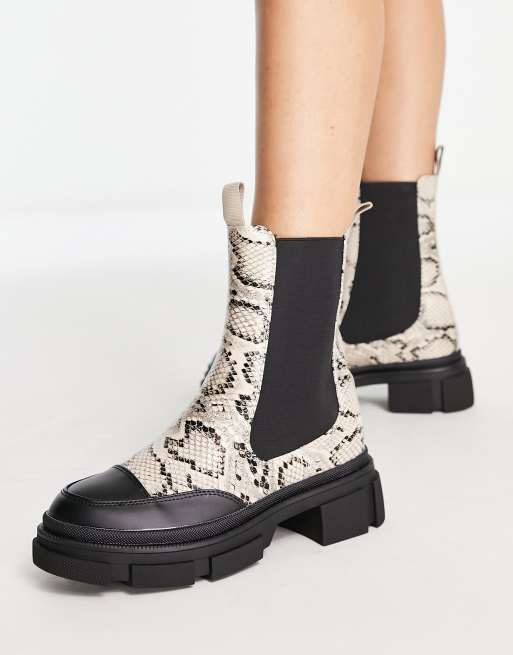 Missguided Bottines imitation cuir avec bout renforce Creme ASOS