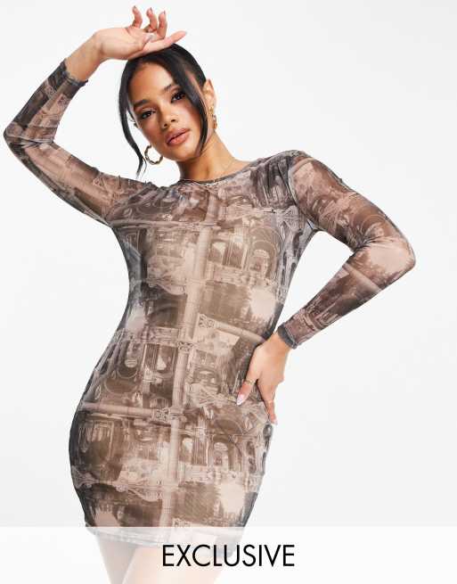 Missguided – Brązowa siateczkowa sukienka mini z nadrukiem