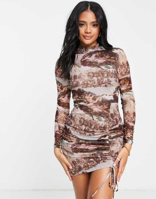 Missguided – Brązowa sukienka mini z zabudowanym dekoltem w renesansowy wzór