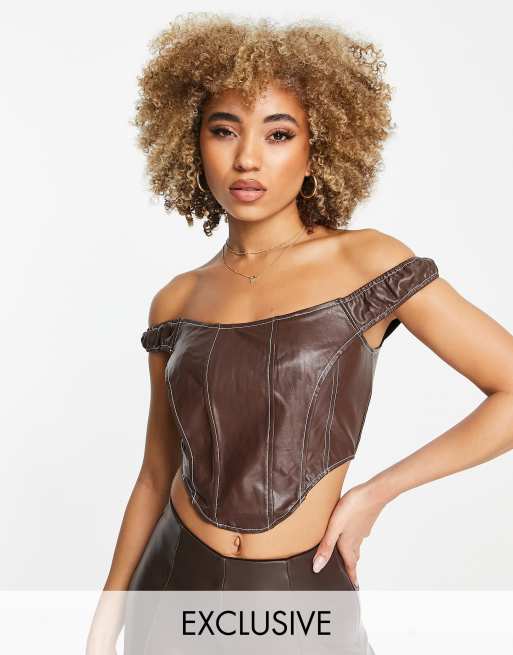 Missguided – Brązowy gorsetowy top z imitacji skóry, z kontrastowymi szwami