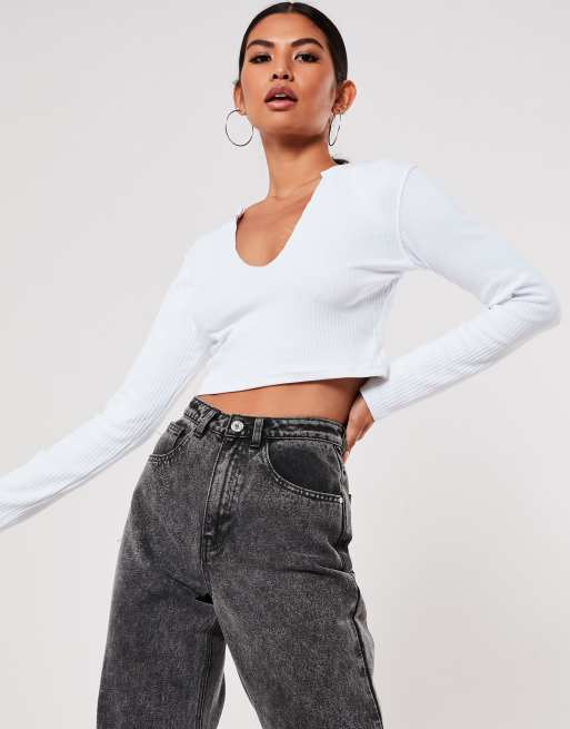 Missguided - Crop top a coste bianco con scollo intagliato