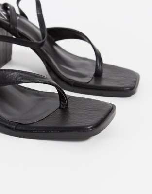 toe post kitten heels