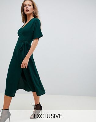 Missguided – Exclusive – Grön midiklänning med knytning i midjan