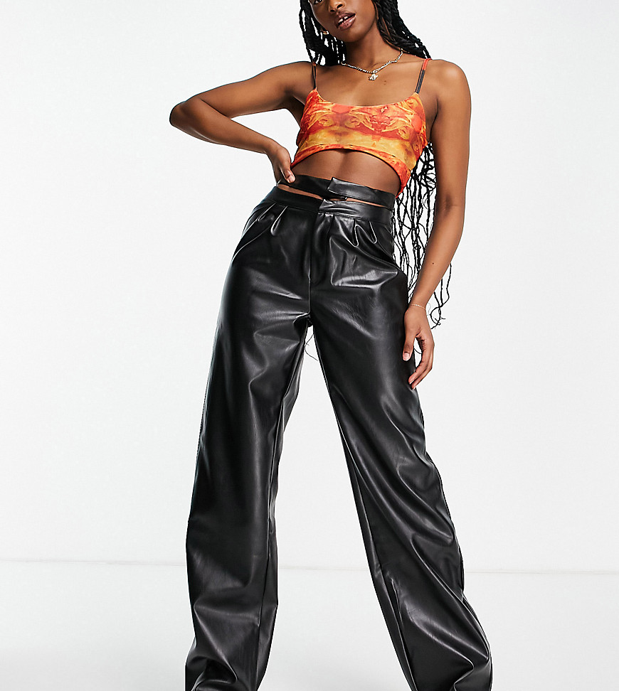 faux leather cut out waistband pant in black