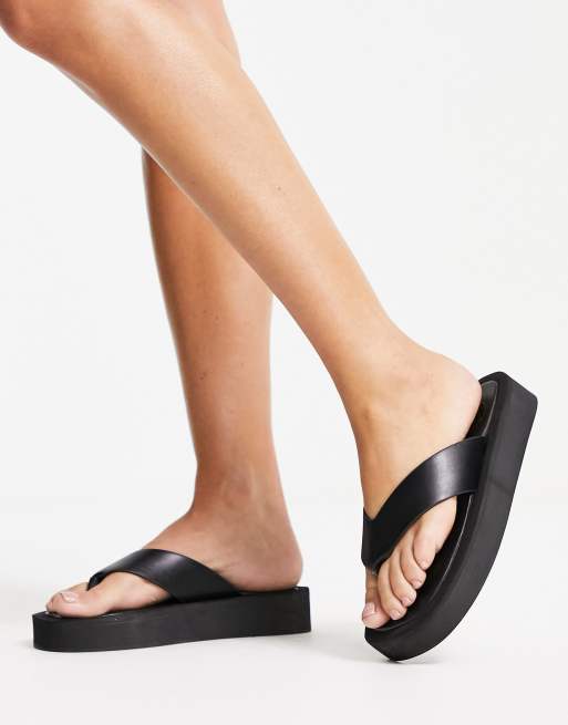 Missguided flatform flip flops in black ASOS