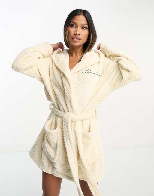 https://images.asos-media.com/products/missguided-fluffy-soft-touch-robe-in-cream/201426832-1-cream?$n_640w$&wid=513&fit=constrain