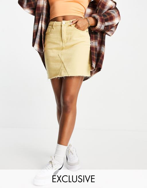 Missguided - Gonna di jeans gialla con orlo grezzo in coordinato