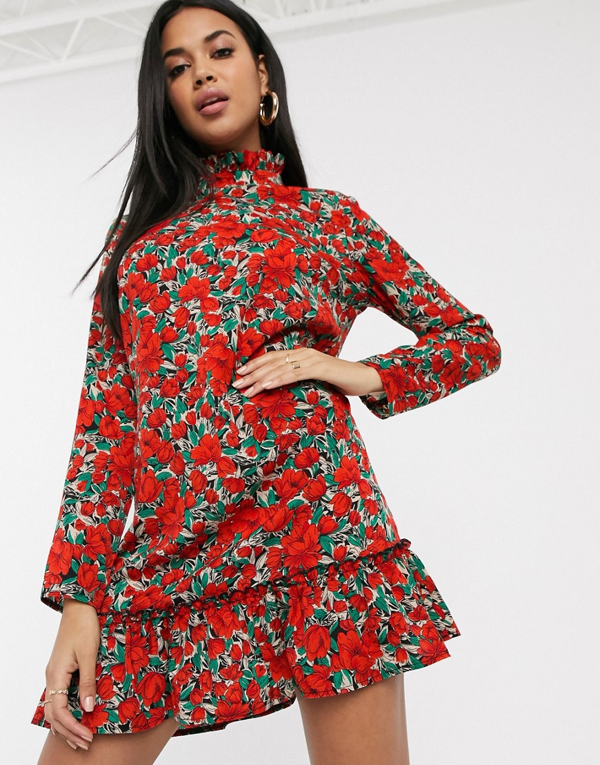 Missguided - Hoogsluitende aangerimpelde jurk met verlaagde taille en bloemenprint-Rood