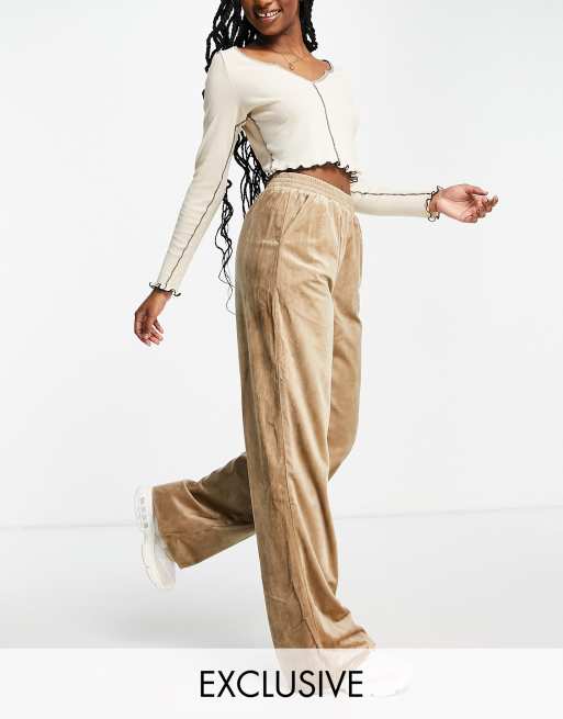Missguided - Joggingbroek van velours met wijde pijpen in taupe