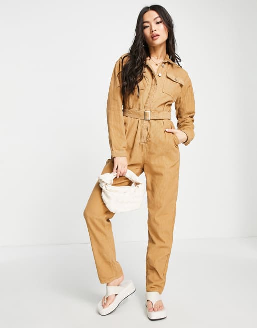 Missguided - Jumpsuit med bælte i brunt fløjl