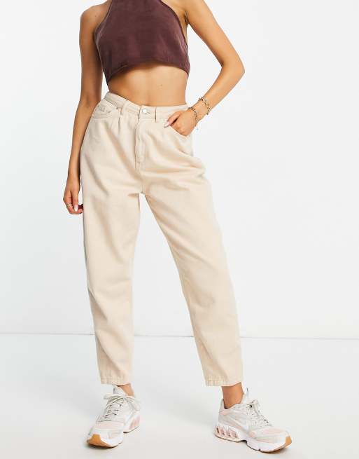 Missguided – Karottenjeans in Ecru mit hohem Bund und kurzem Schnitt 