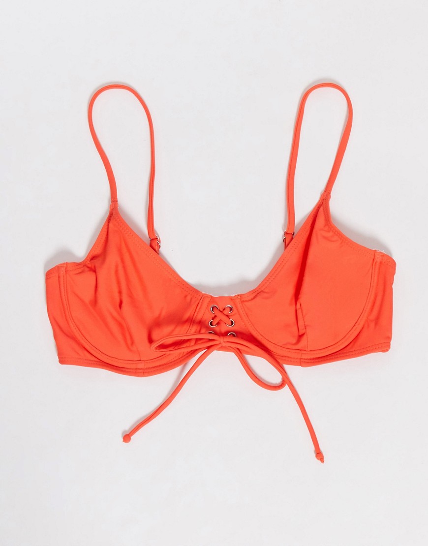 Missguided – Korallfärgad bikiniöverdel med knytning framtill och bygel-Rosa
