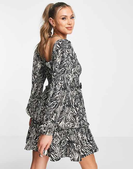Missguided – Langärmliges, gestuftes Minikleid mit Zebramuster und gesmokter Taille, 2 von 4