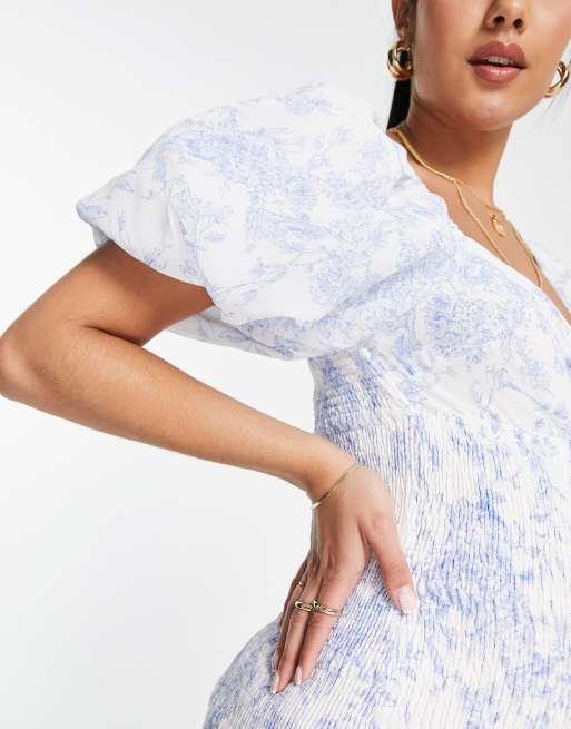Missguided Maternity – Gerafftes Minikleid in Hellblau mit Puffärmeln und Porzellan-Print, 3 von 4