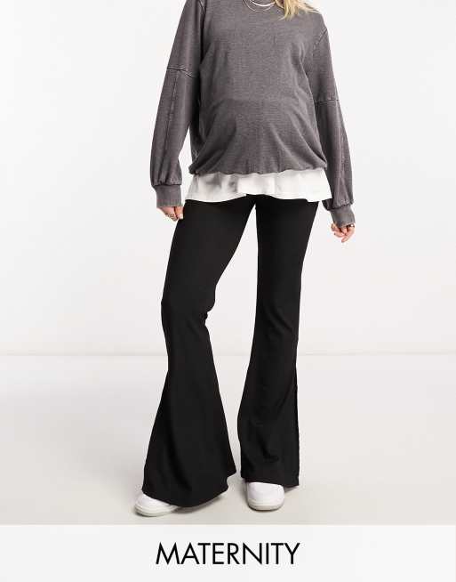 Missguided Maternity - Geribbelde flares met split in zwart