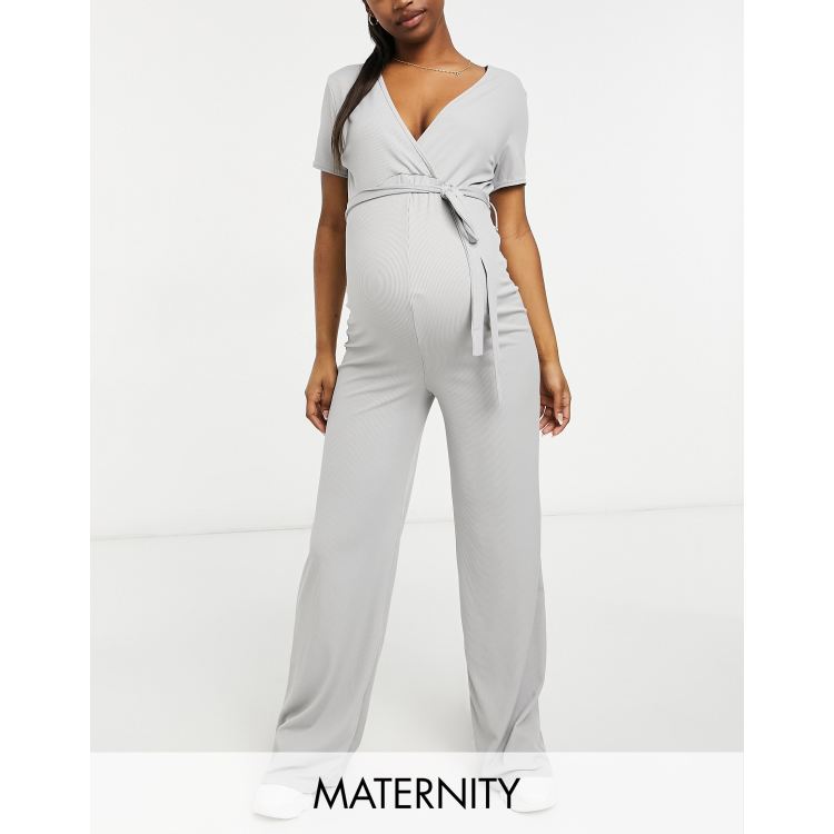 Missguided Maternity Grauer Jumpsuit mit weitem Bein und Wickeldesign ASOS