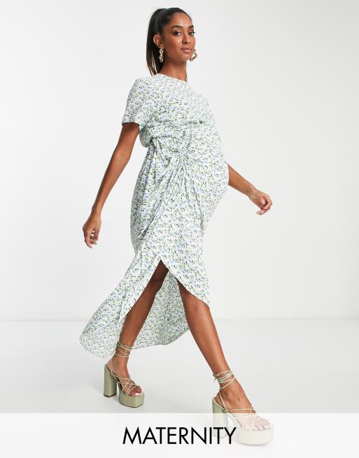 Missguided Maternity – Ljusblå småmönstrad maxiklänning med rysch i sidan