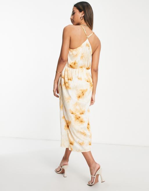 Missguided Maternity - Robe mi-longue asymétrique en satin à effet tie-dye - Crème, 4 de 4