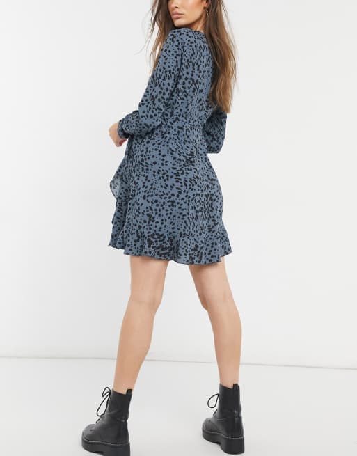 Missguided Maternity - Slå-om-kjole med flæsekant i skiferblå med dalmantiner-print, 2 af 4