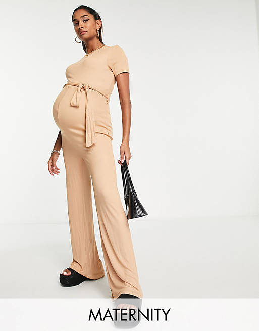 https://images.asos-media.com/products/missguided-maternity-wide-leg-jumpsuit-with-short-sleeve-in-camel/202264277-1-camel?$n_640w$&wid=513&fit=constrain