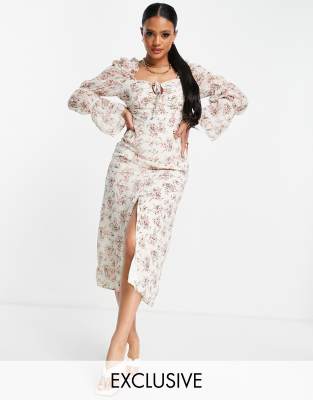 Missguided maxi dress with tie shoulder detail in cream floral-White