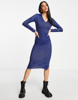 Missguided Missguided midaxi dress with open collar in blue checkerboard