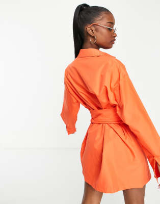 Missguided – Mini-Hemdkleid in Orange mit Bindegürtel | ASOS
