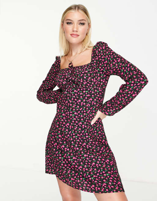 Missguided - Mini jurk met melkmeisjesmodel, lange mouwen, split en bloemenprint in zwart en roze
