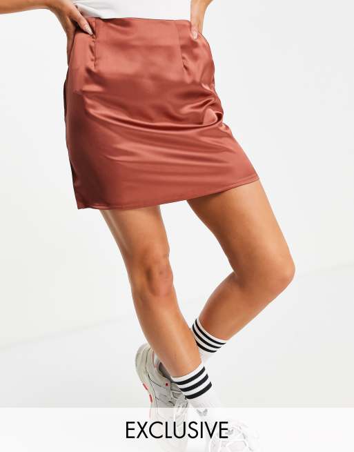 Missguided - Minigonna in raso color cioccolato in coordinato