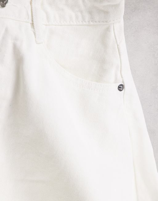 Missguided – Mom-Jeansshorts in Weiß mit unbehandeltem Saum, 4 von 4