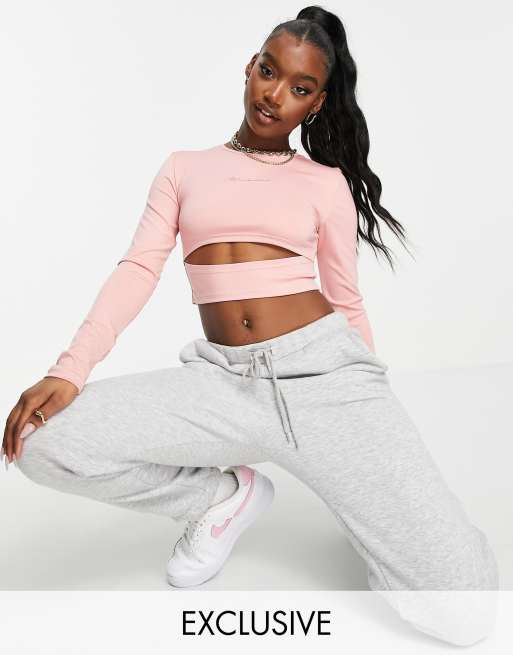 Missguided - MSGD - Top a strati color cipria con cut-out in coordinato