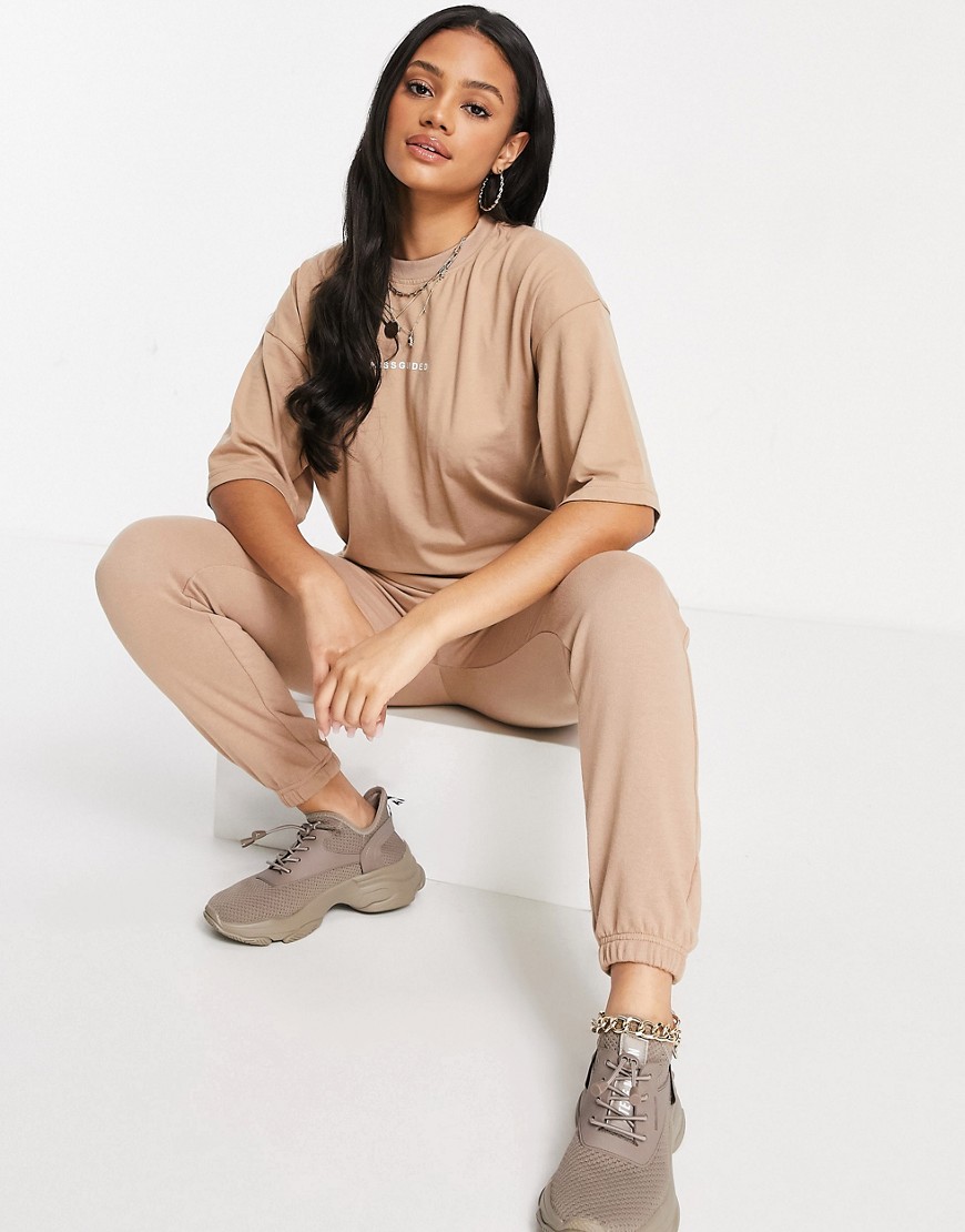 Missguided oversized sweatpants & T-shirt set in mocha-Brown