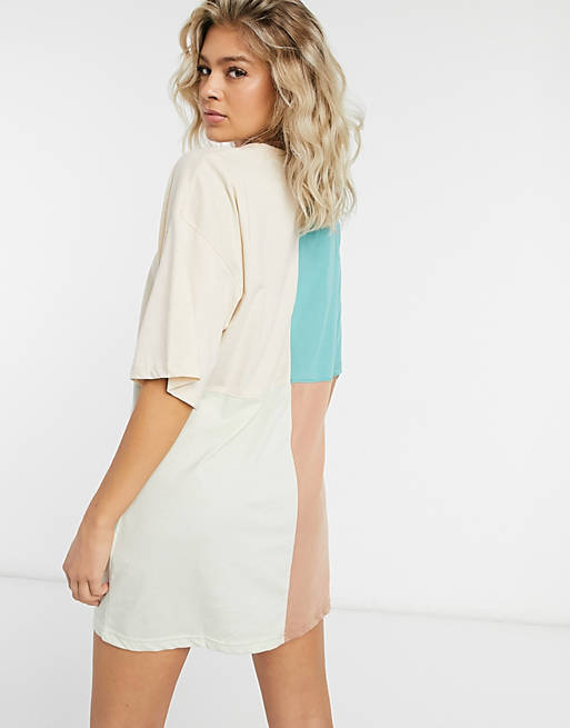 Missguided - Oversized t-shirt-kjole med farveblokke
