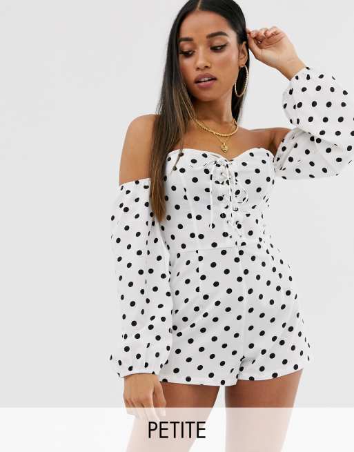 Missguided Petite - Bardot playsuit met vetersluiting en stippen